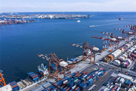 中國外貿(mào)交出“韌性答卷” 成全球貿(mào)易“穩(wěn)定之錨”